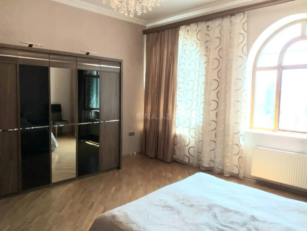 Satılır 6 otaqlı həyət evi 436 m²