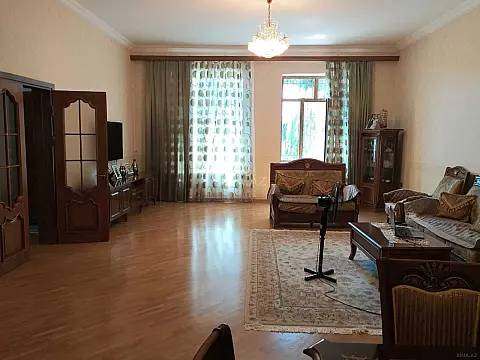 Satılır 6 otaqlı həyət evi 436 m²