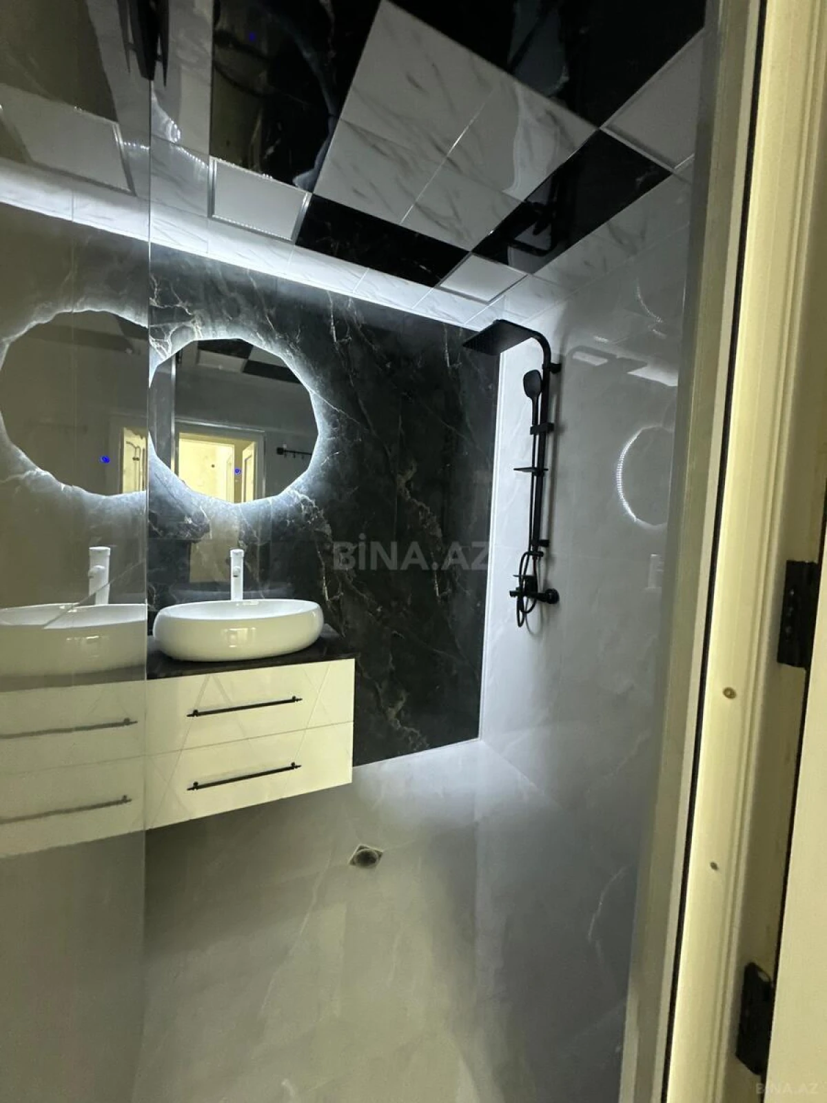 Satılır 3 otaqlı mənzil 82 m²