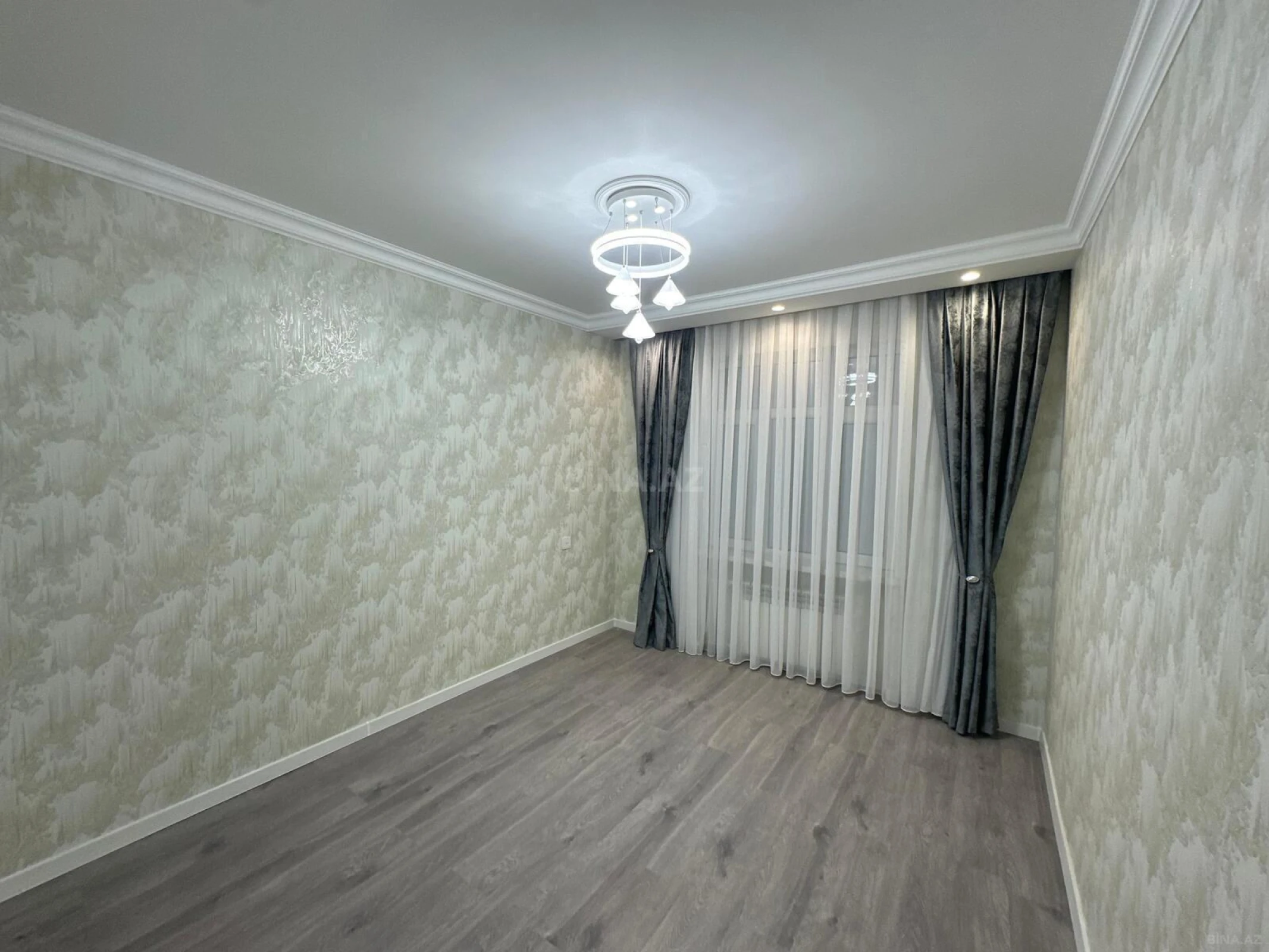 Satılır 3 otaqlı mənzil 82 m²