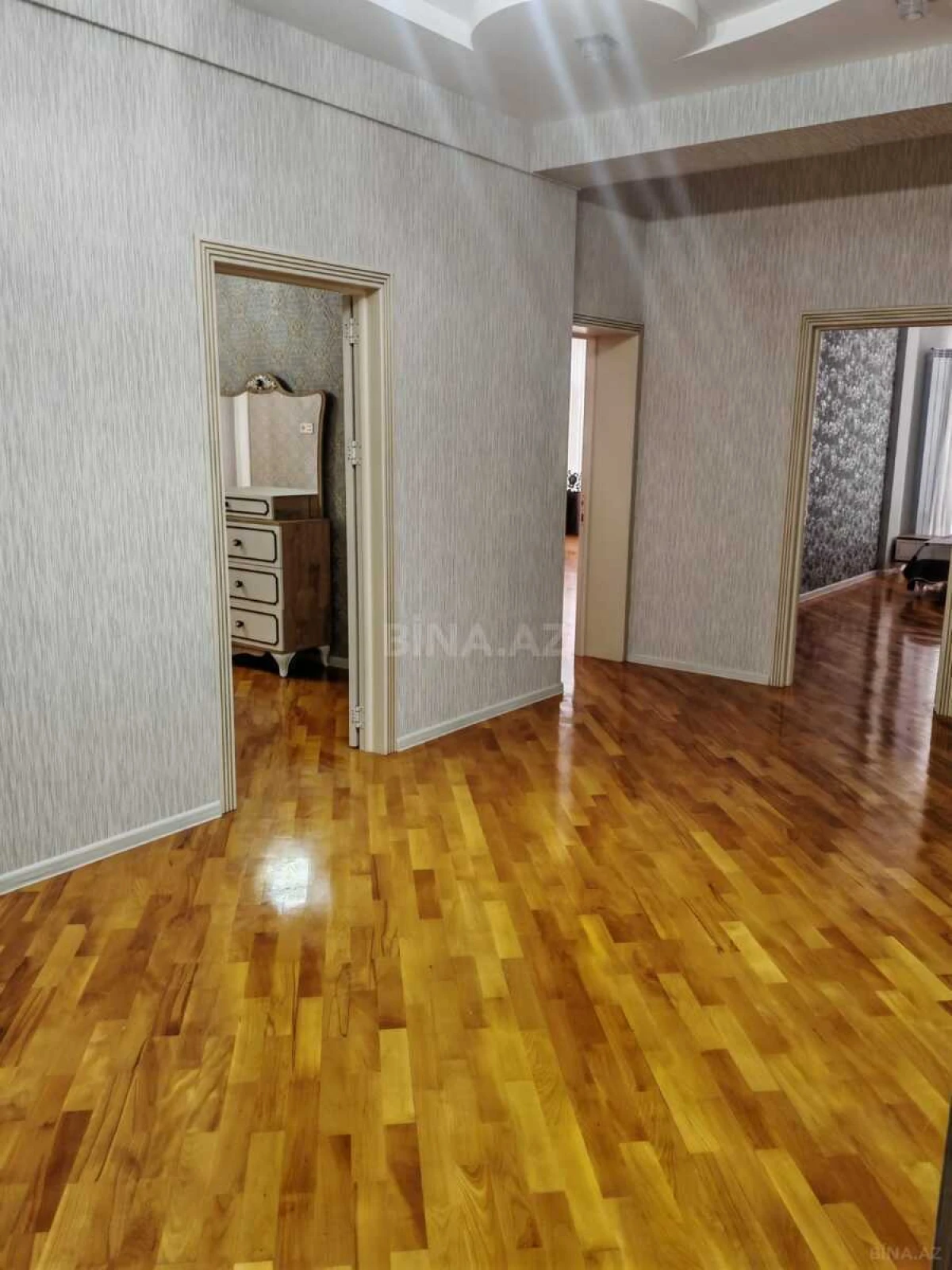 Kirayə verilir 3 otaqlı mənzil 160 m²