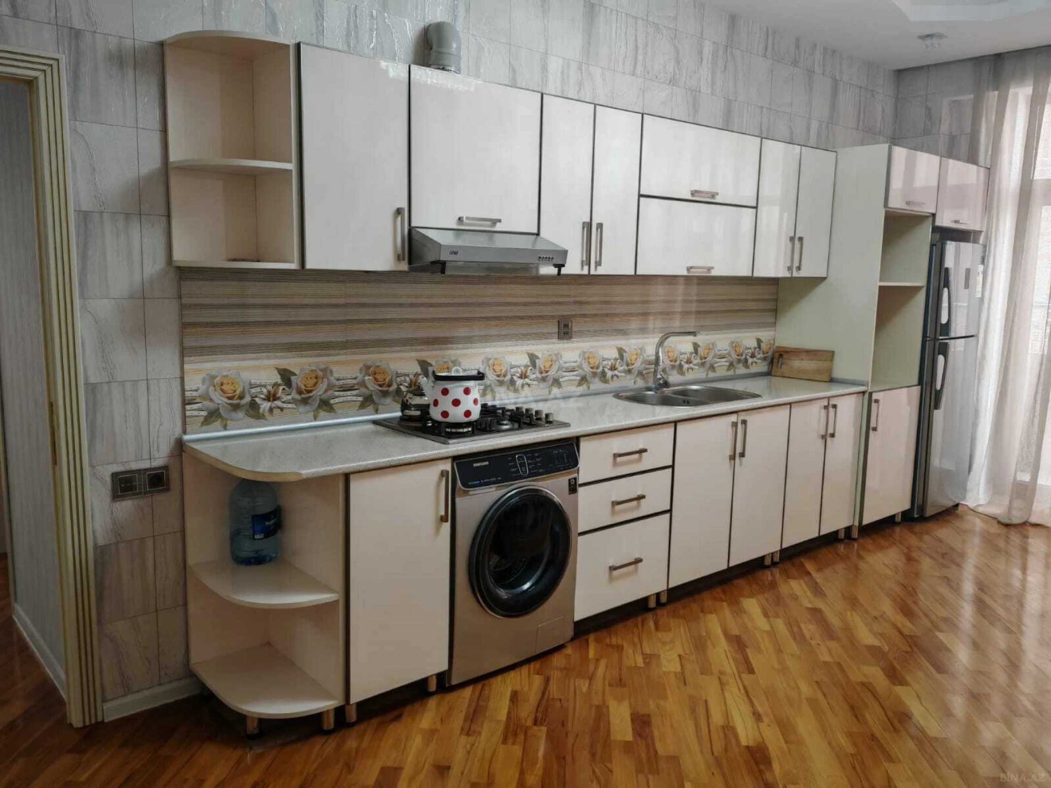 Kirayə verilir 3 otaqlı mənzil 160 m²