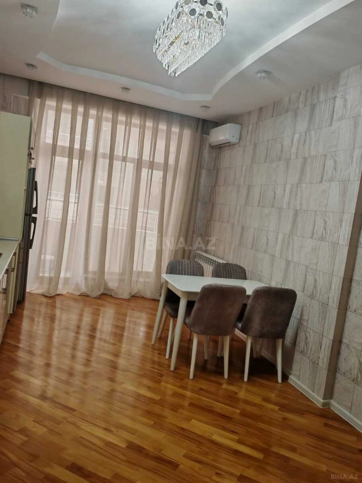 Kirayə verilir 3 otaqlı mənzil 160 m²