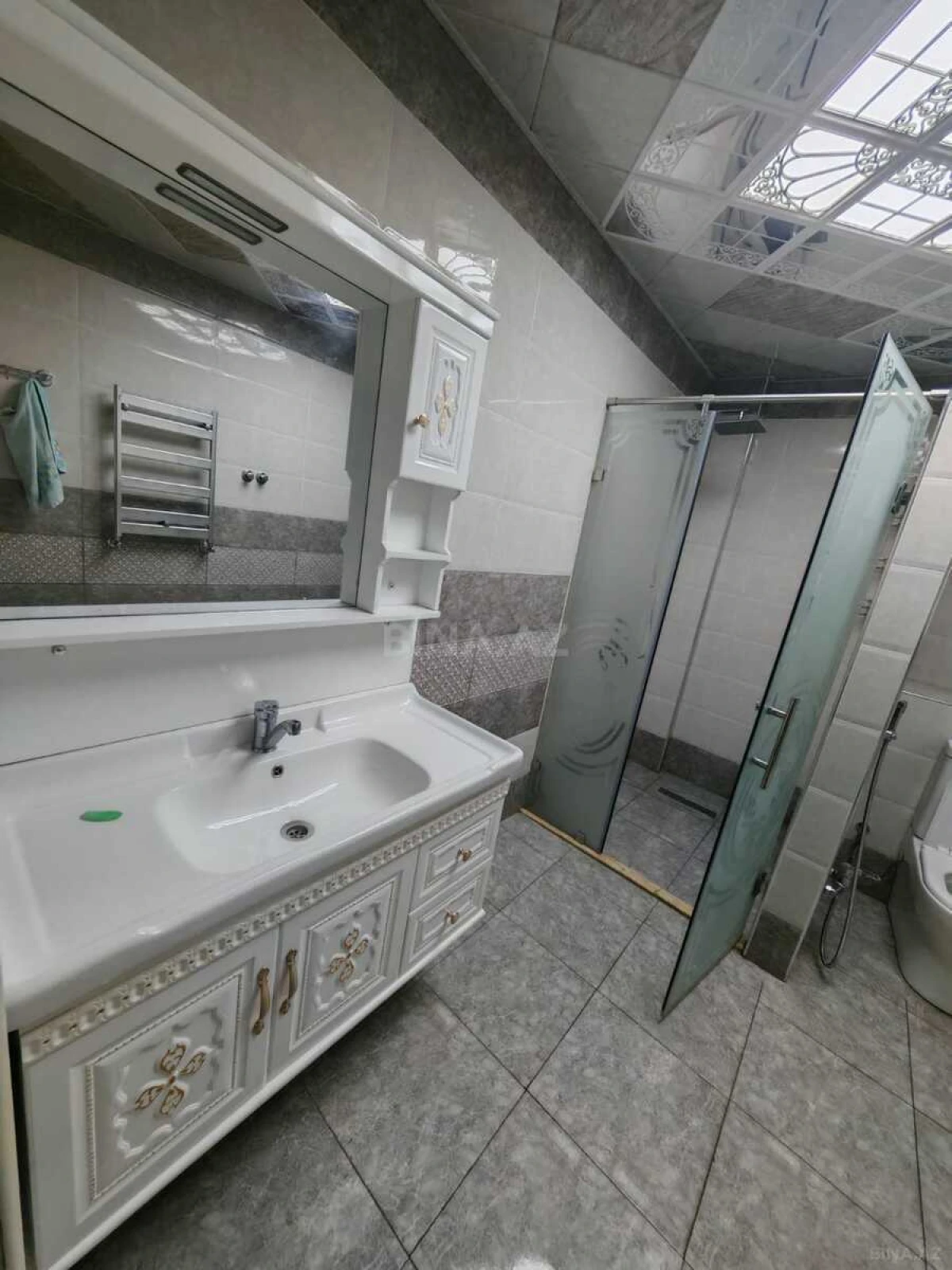 Kirayə verilir 3 otaqlı mənzil 160 m²