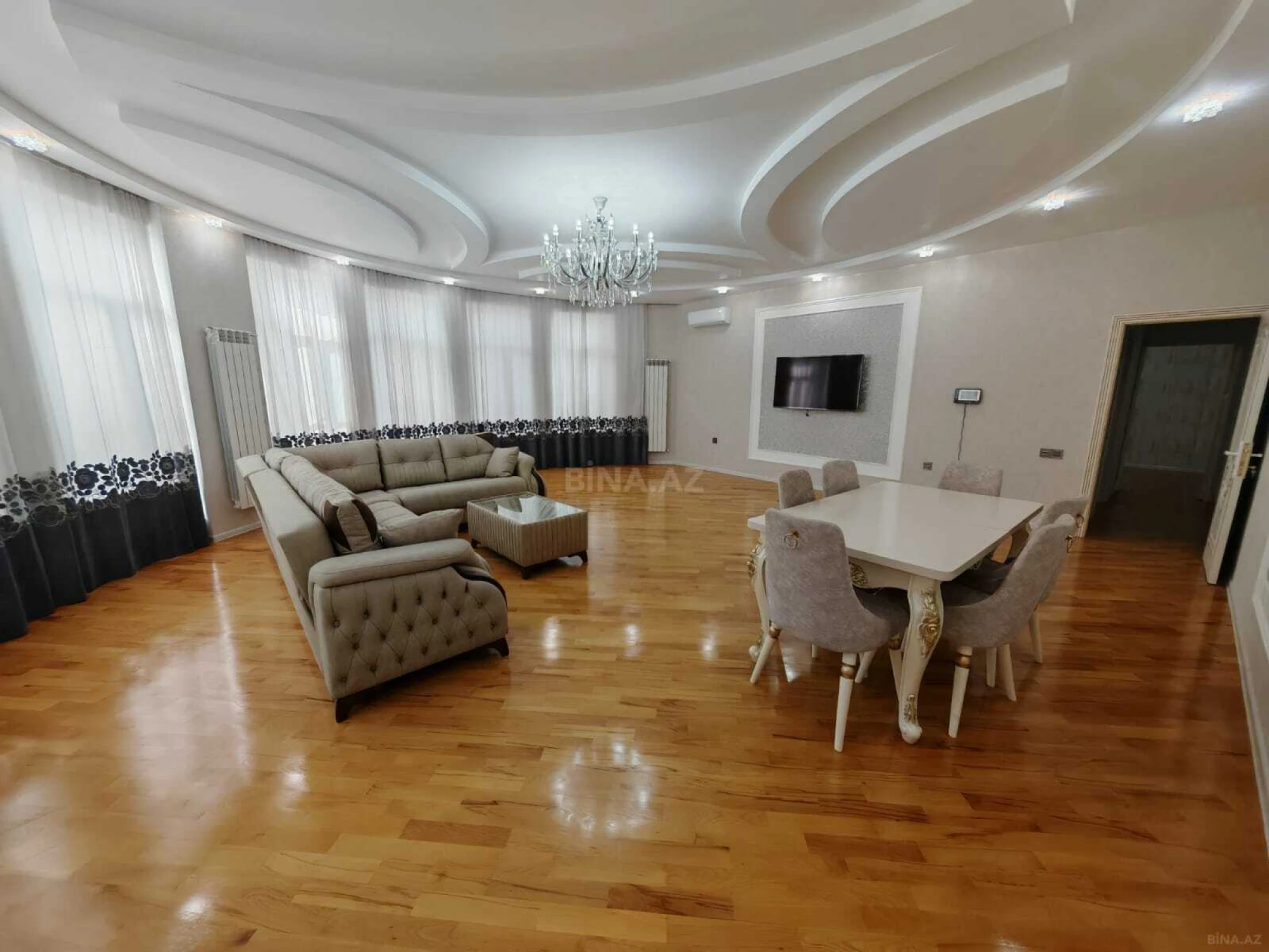 Kirayə verilir 3 otaqlı mənzil 160 m²