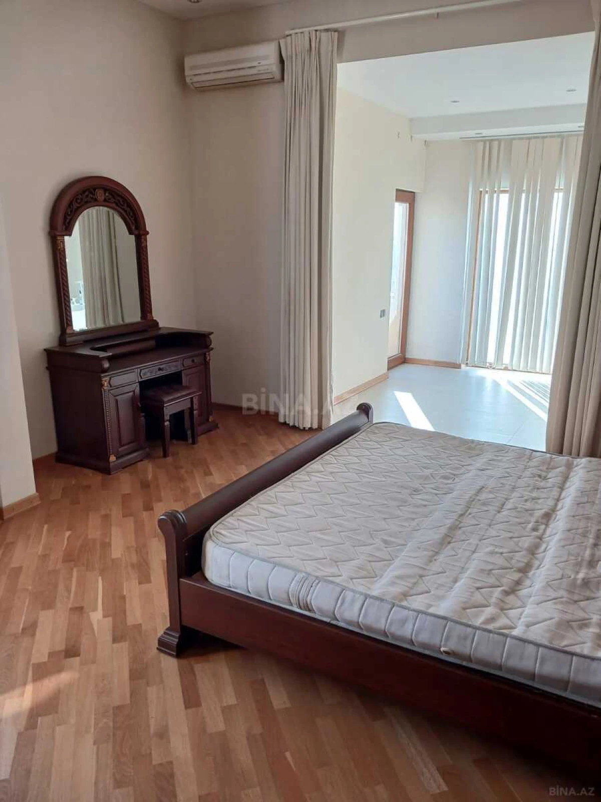 Satılır 7 otaqlı həyət evi 500 m²