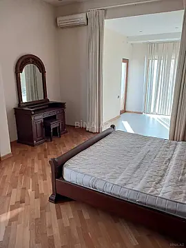 Satılır 7 otaqlı həyət evi 500 m²