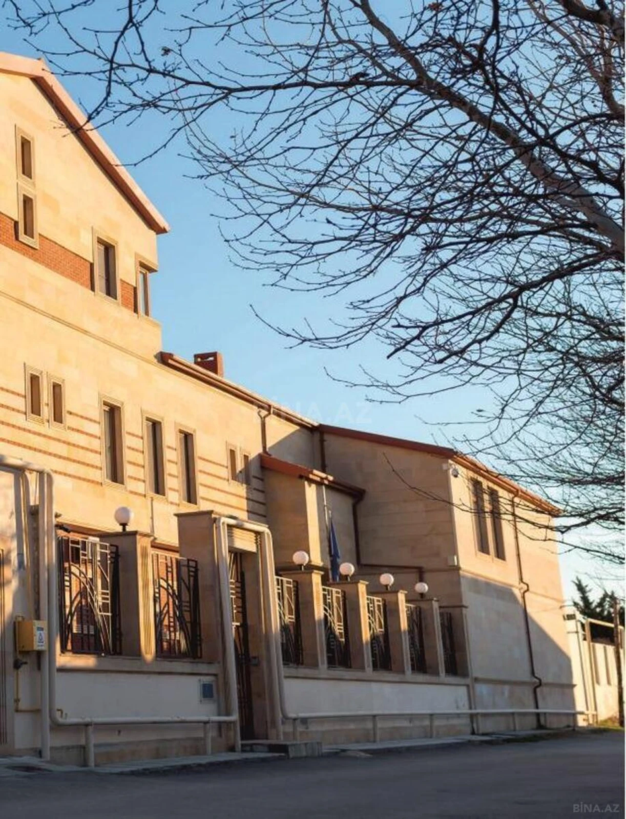 Satılır 7 otaqlı həyət evi 500 m²