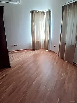 Satılır 7 otaqlı həyət evi 500 m²