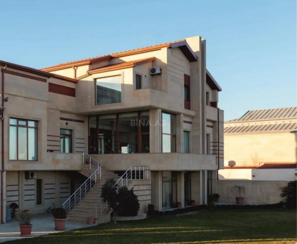 Satılır 7 otaqlı həyət evi 500 m²