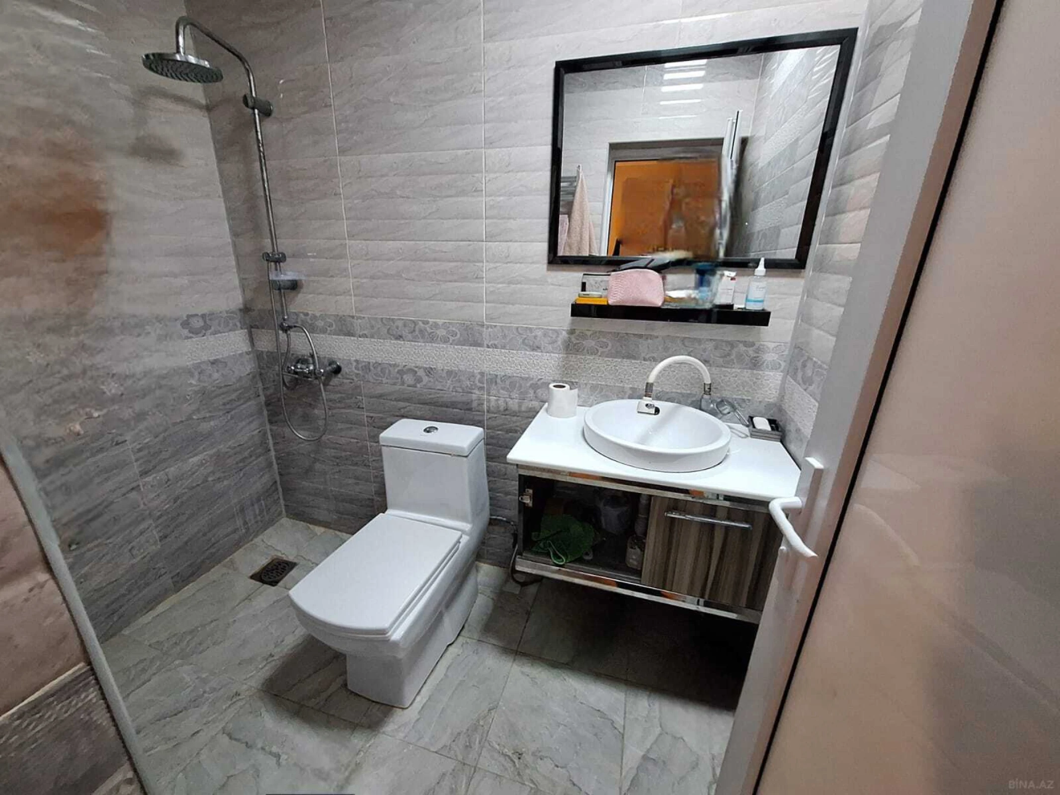 Satılır 6 otaqlı həyət evi 100 m²