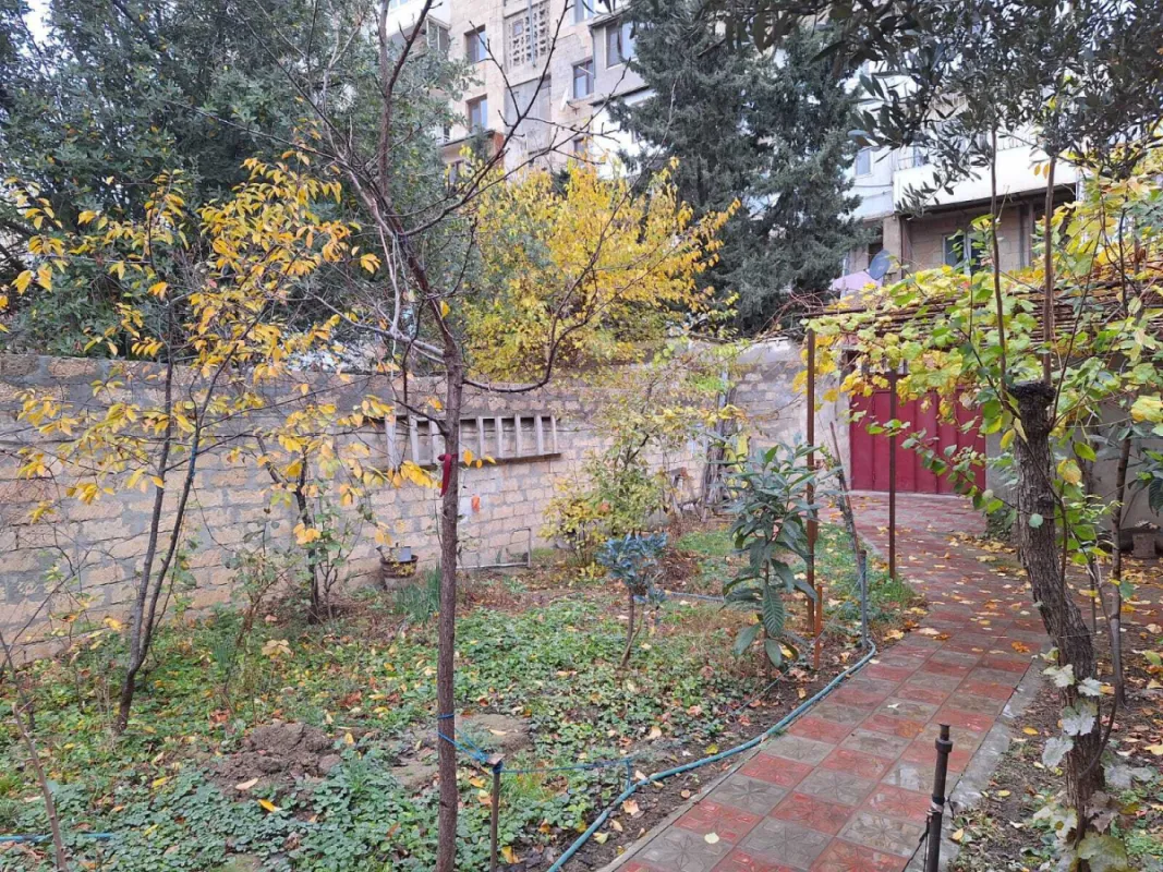 Satılır 6 otaqlı həyət evi 100 m²