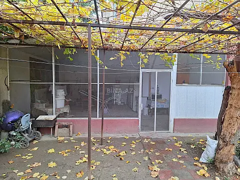 Satılır 6 otaqlı həyət evi 100 m²