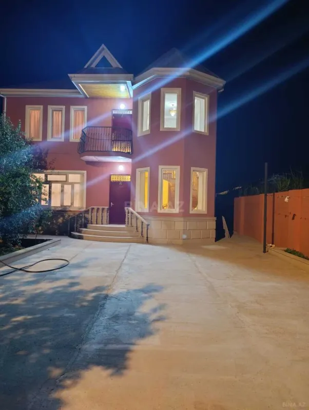 Satılır 5 otaqlı həyət evi 140 m²