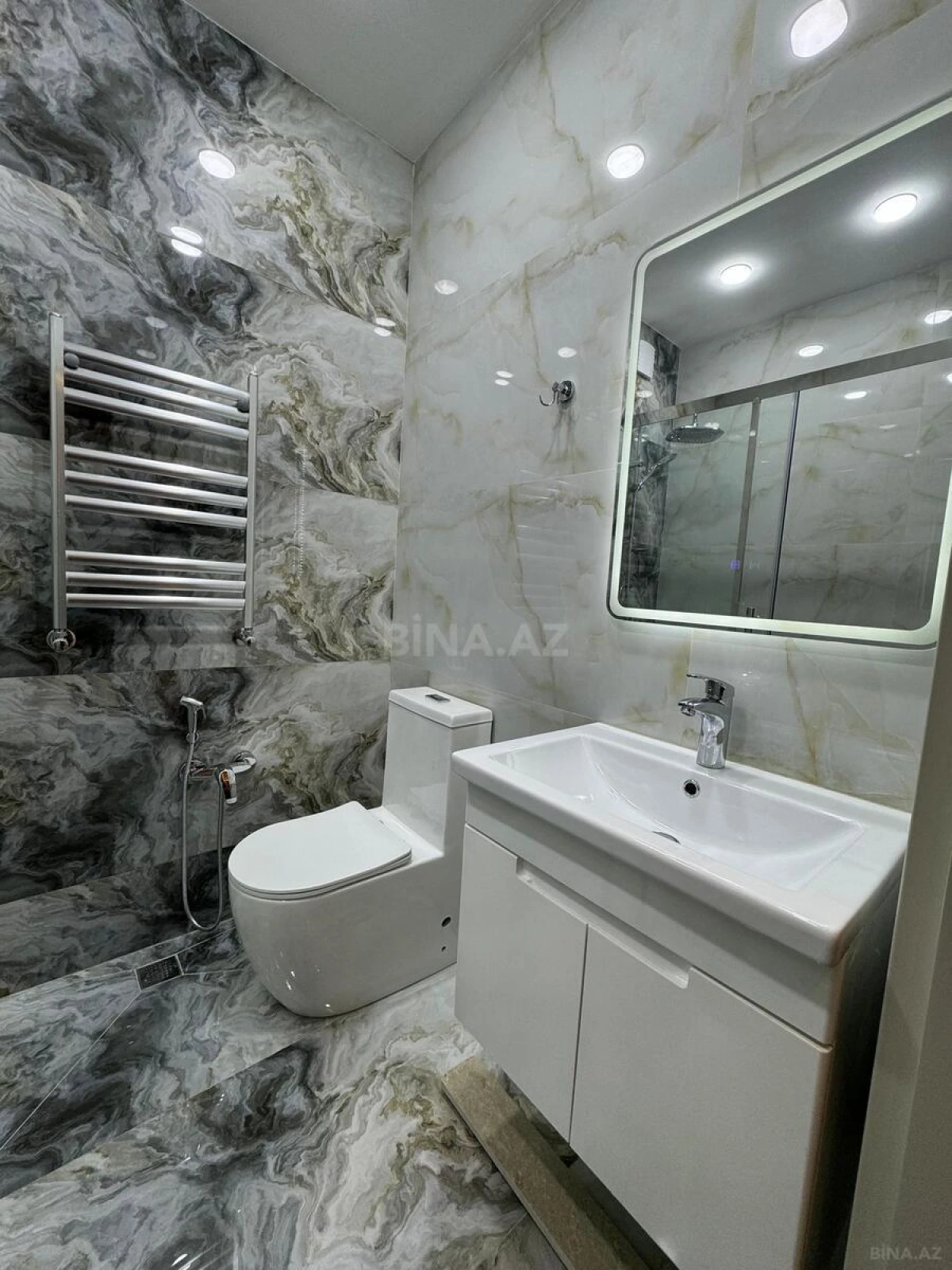 Kirayə verilir 2 otaqlı mənzil 75 m²