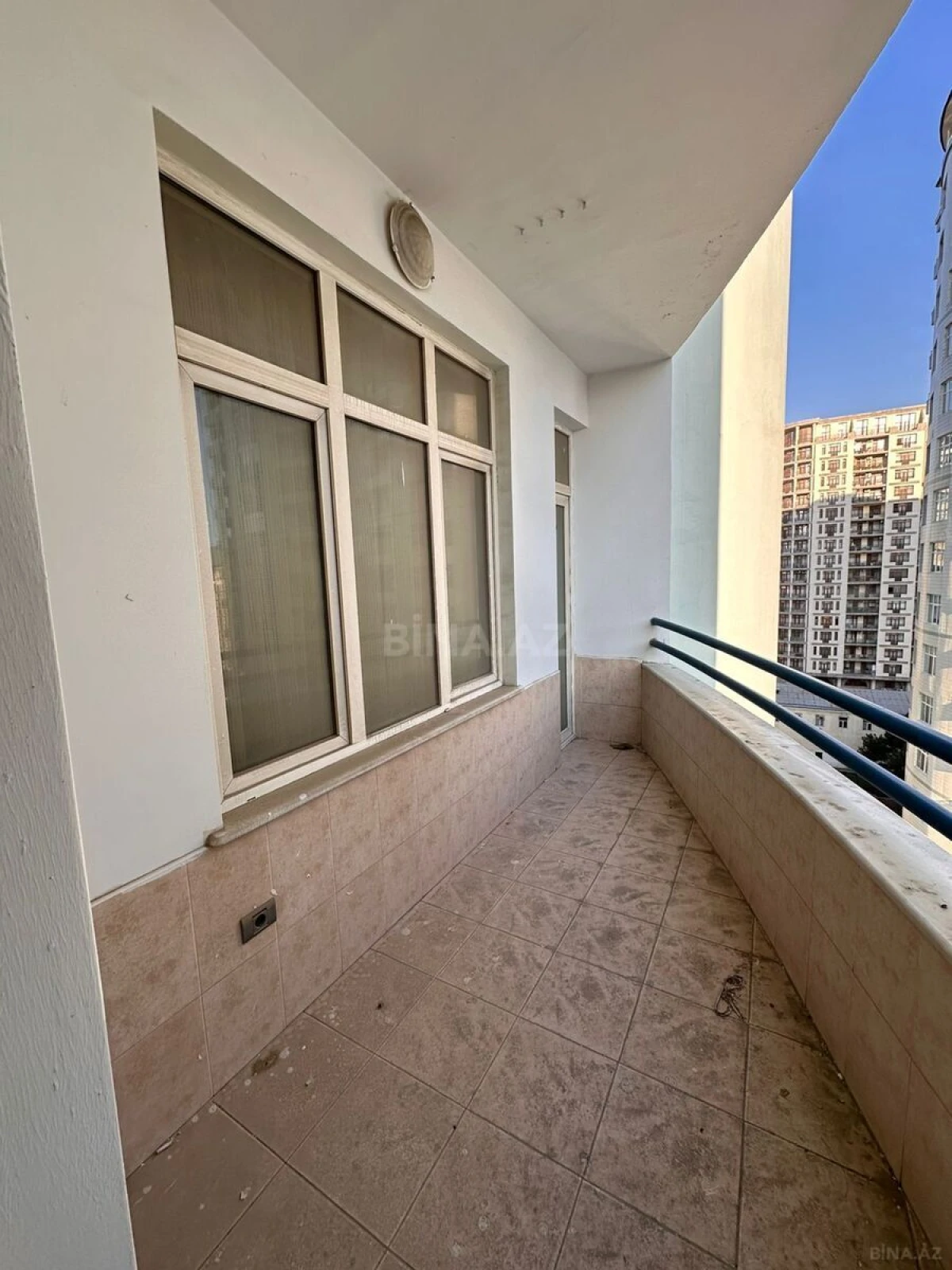Satılır 4 otaqlı mənzil 240 m²