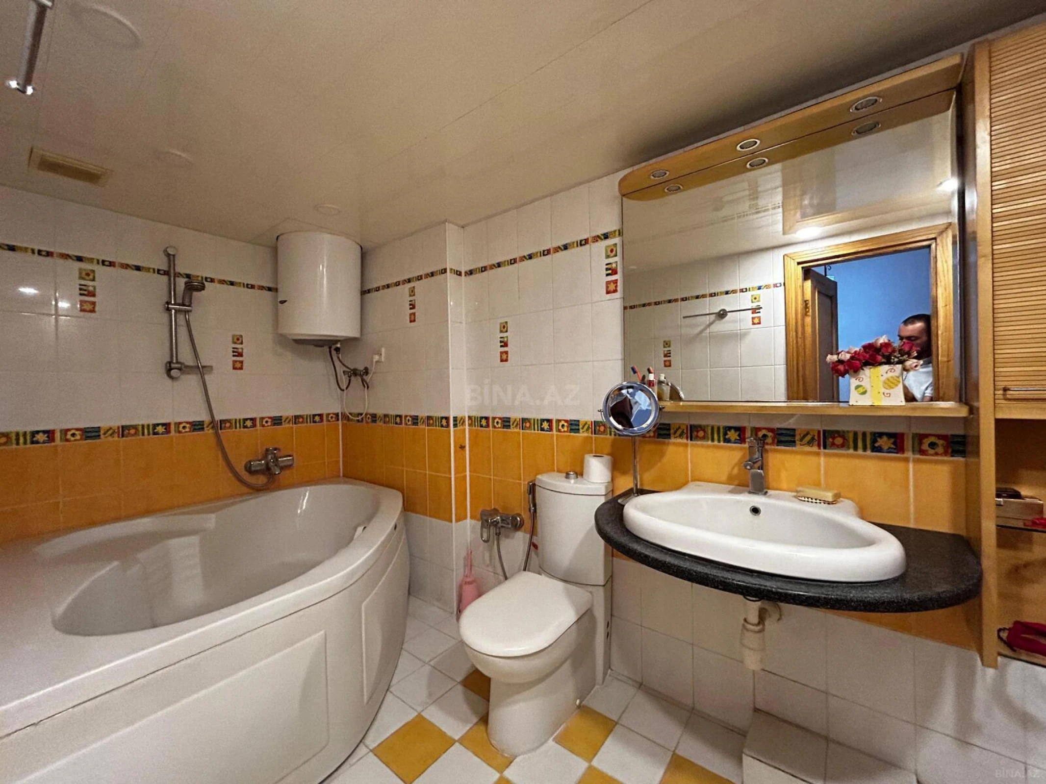 Kirayə verilir 4 otaqlı mənzil 170 m²