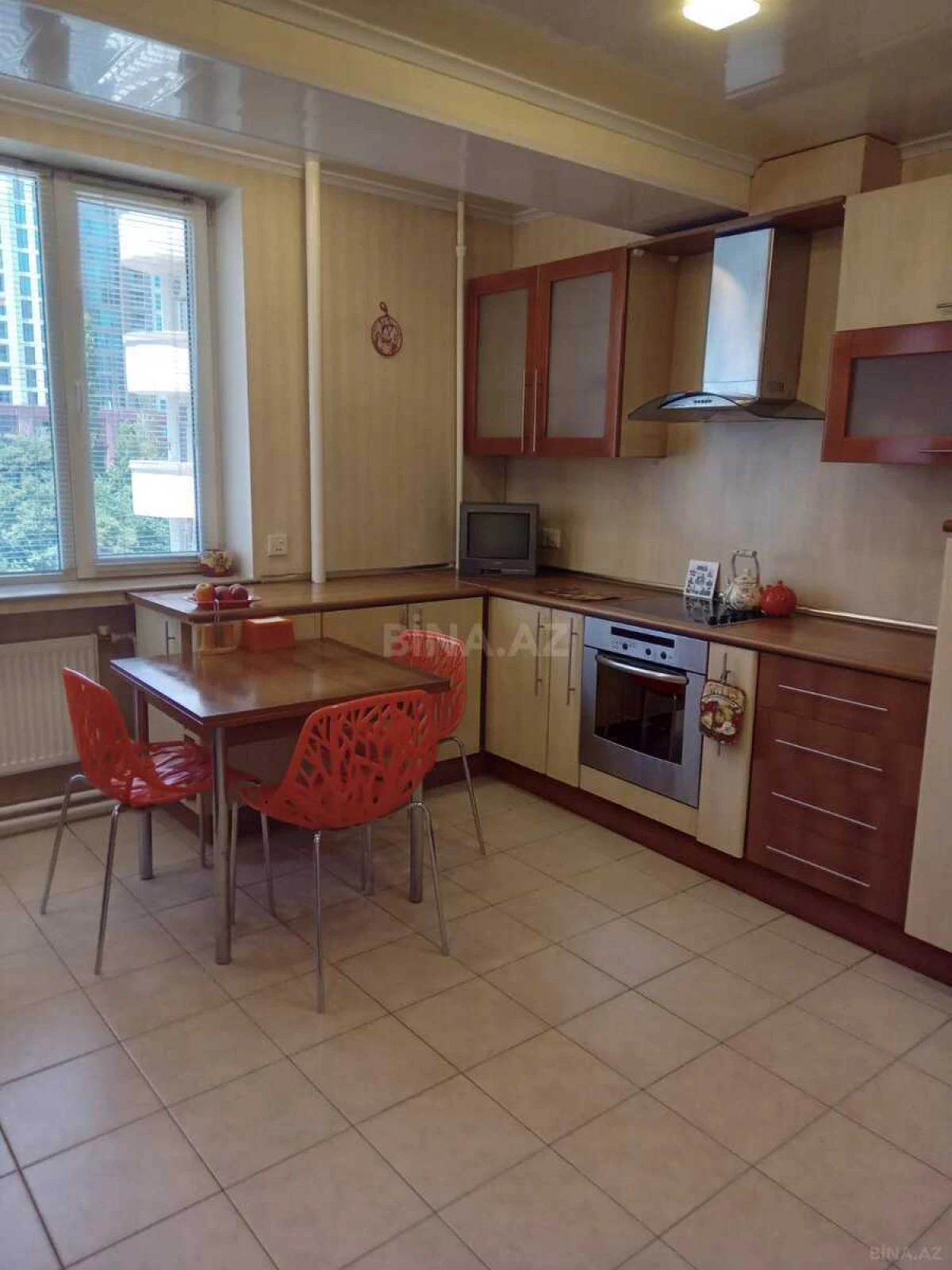 Kirayə verilir 4 otaqlı mənzil 170 m²