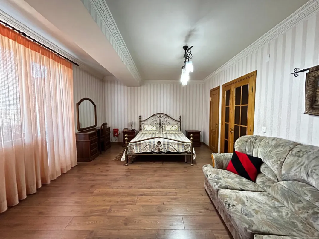 Kirayə verilir 4 otaqlı mənzil 170 m²