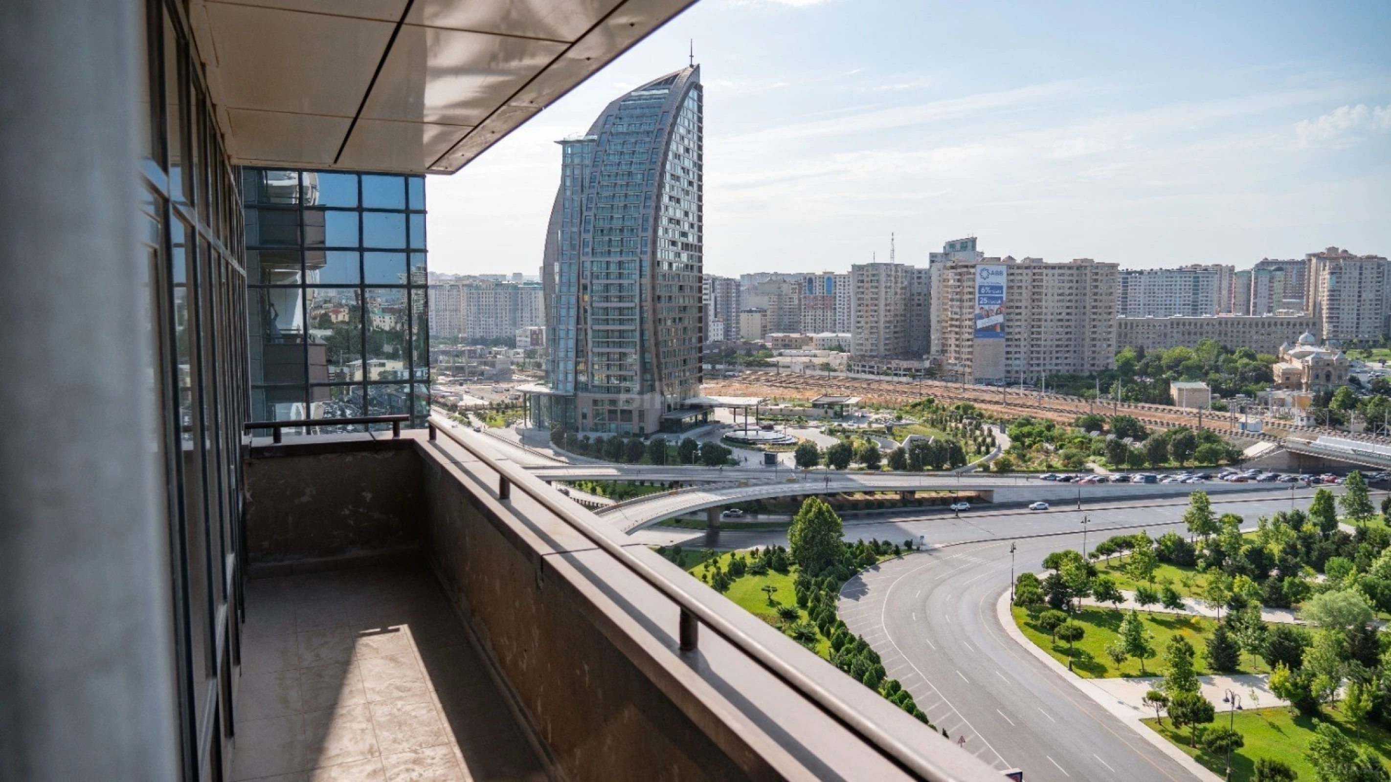 Satılır 2 otaqlı mənzil 93 m²