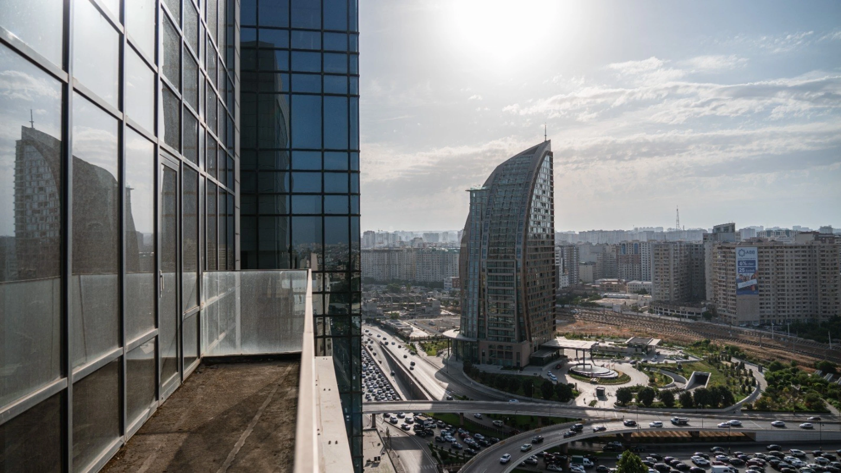 Satılır 2 otaqlı mənzil 93 m²