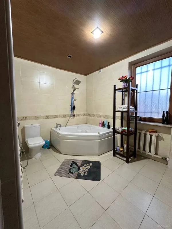 Satılır 6 otaqlı həyət evi 600 m²