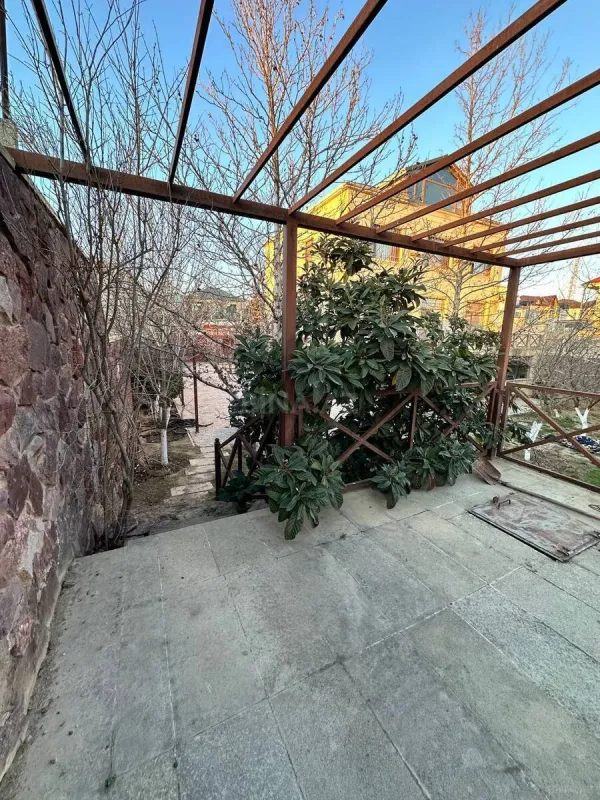 Satılır 6 otaqlı həyət evi 600 m²