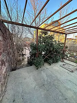 Satılır 6 otaqlı həyət evi 600 m²