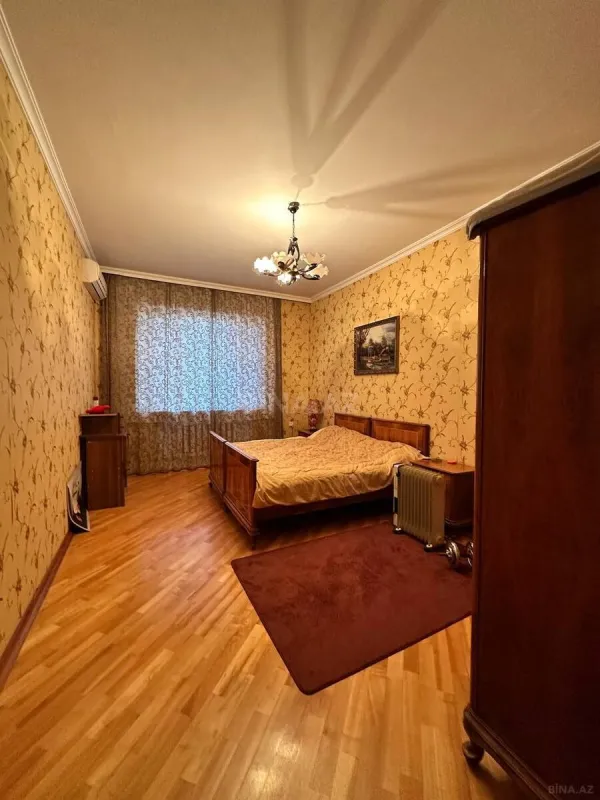 Satılır 6 otaqlı həyət evi 600 m²
