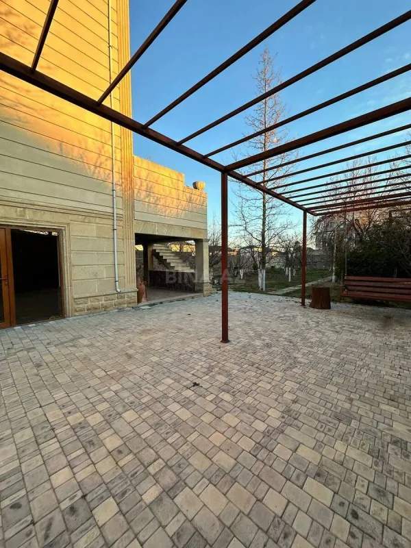 Satılır 6 otaqlı həyət evi 600 m²