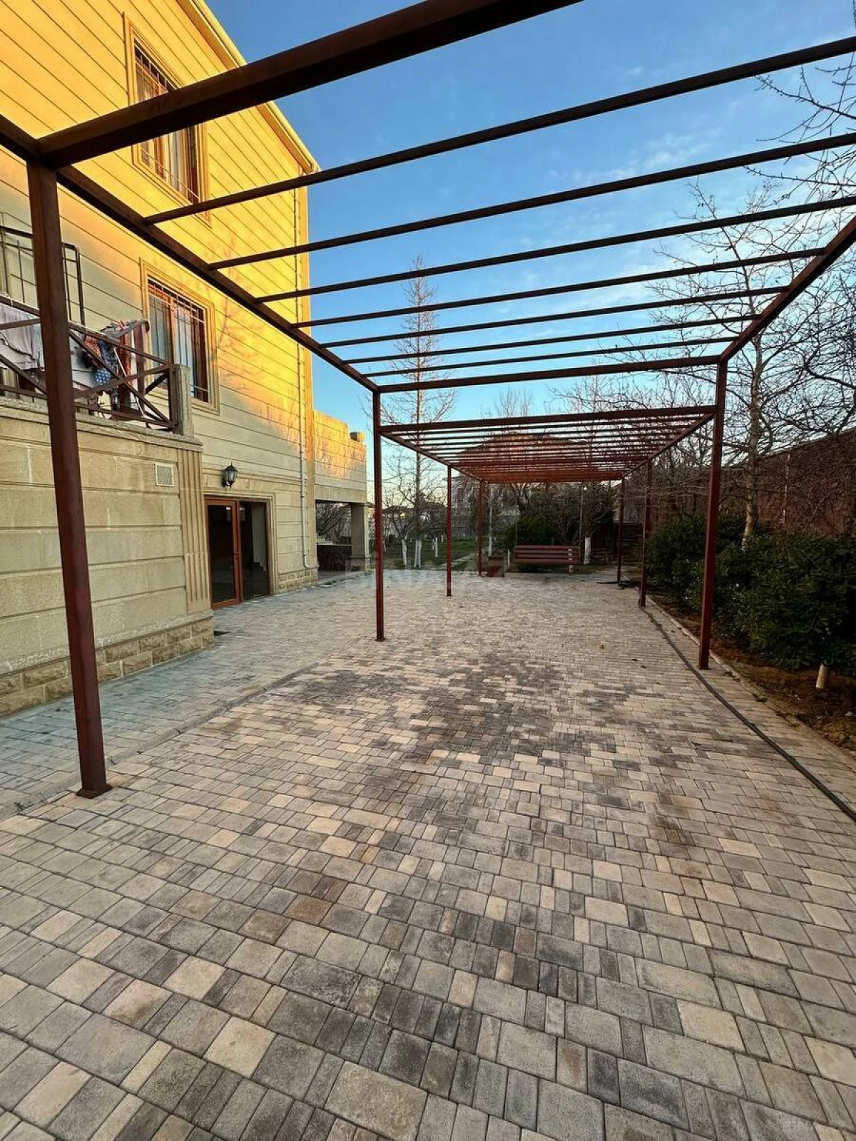 Satılır 6 otaqlı həyət evi 600 m²
