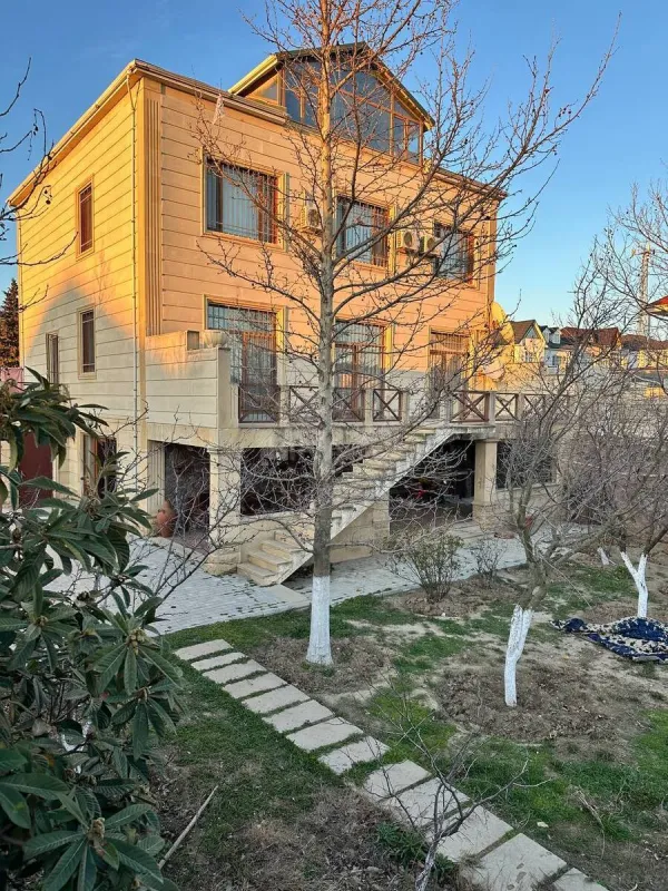 Satılır 6 otaqlı həyət evi 600 m²
