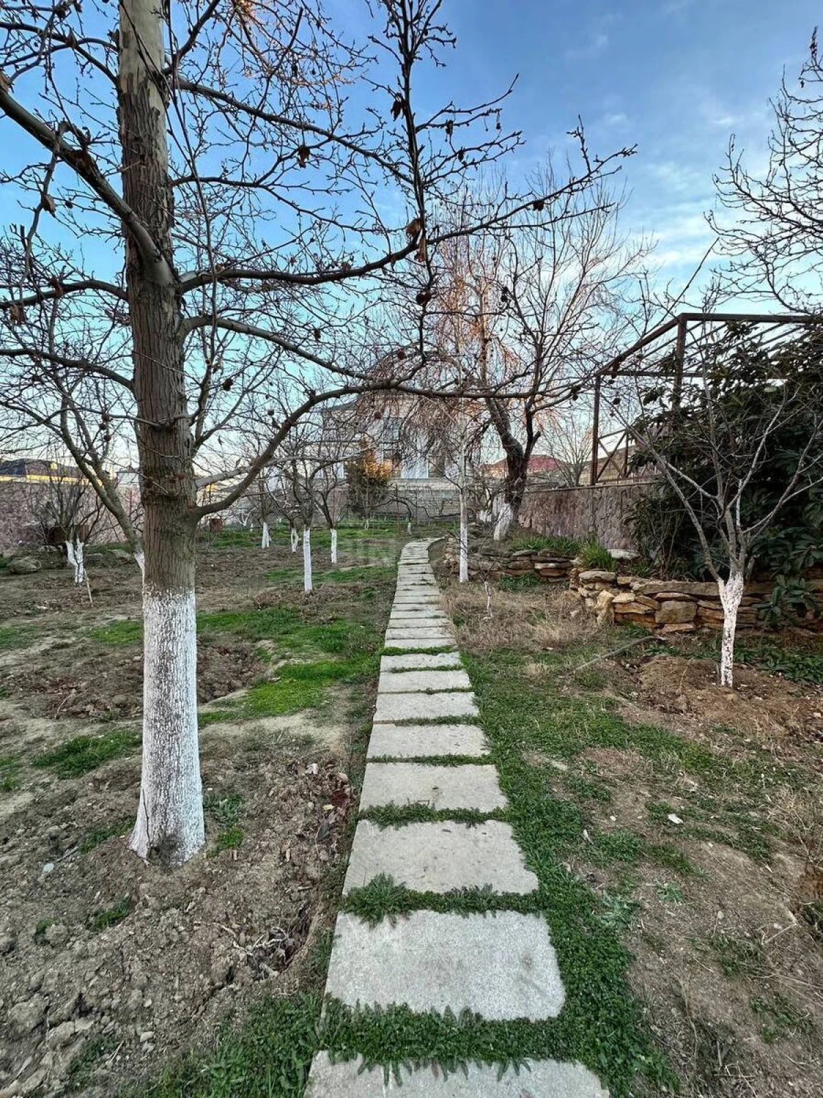 Satılır 6 otaqlı həyət evi 600 m²