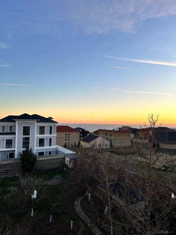 Satılır 6 otaqlı həyət evi 600 m²