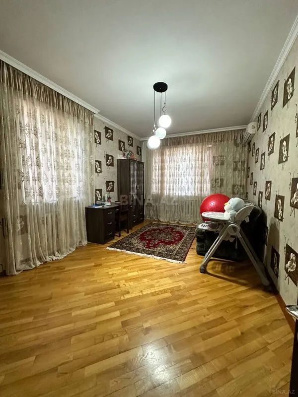 Satılır 6 otaqlı həyət evi 600 m²
