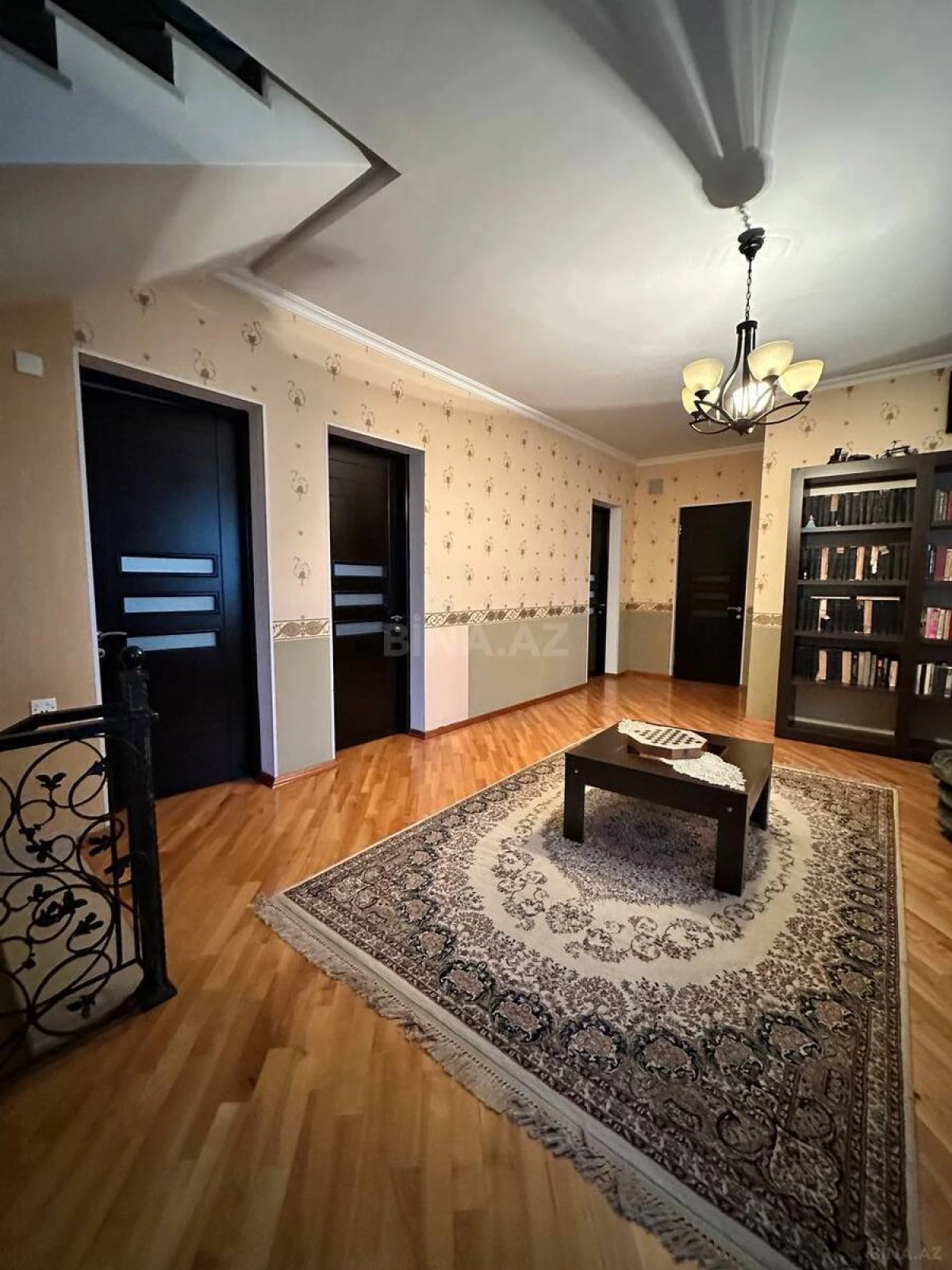 Satılır 6 otaqlı həyət evi 600 m²