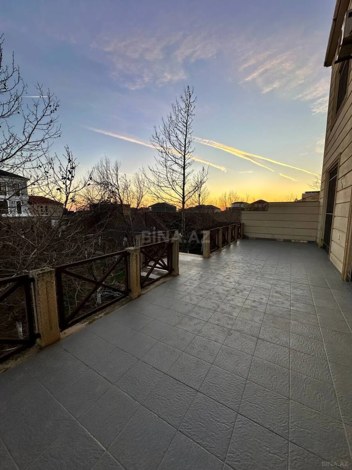 Satılır 6 otaqlı həyət evi 600 m²