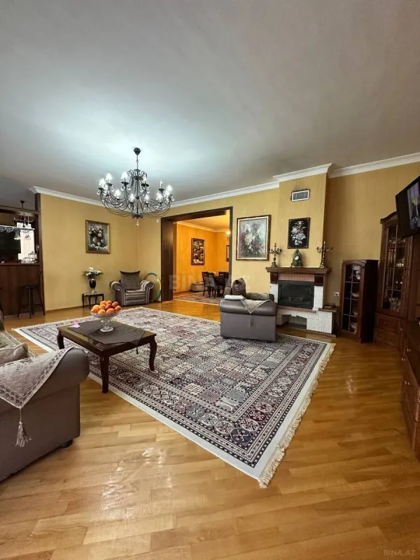 Satılır 6 otaqlı həyət evi 600 m²
