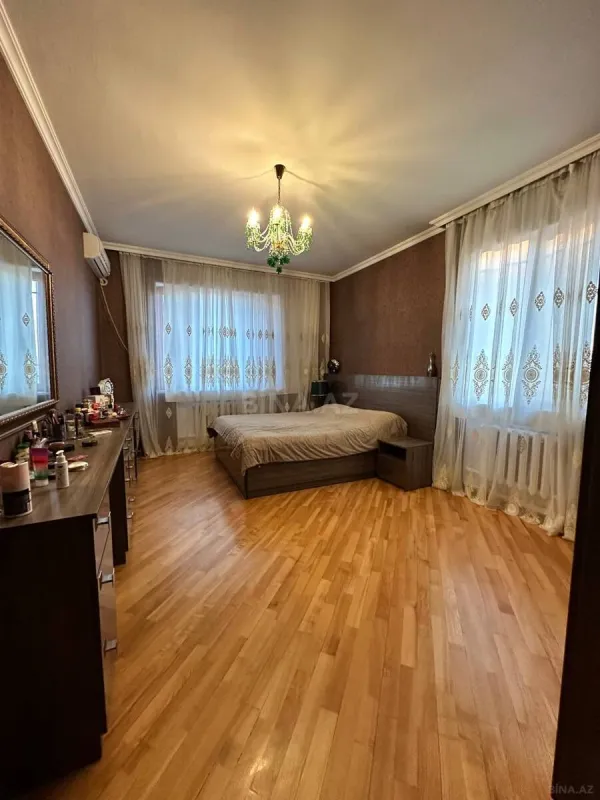 Satılır 6 otaqlı həyət evi 600 m²
