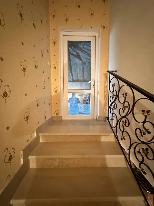 Satılır 6 otaqlı həyət evi 600 m²