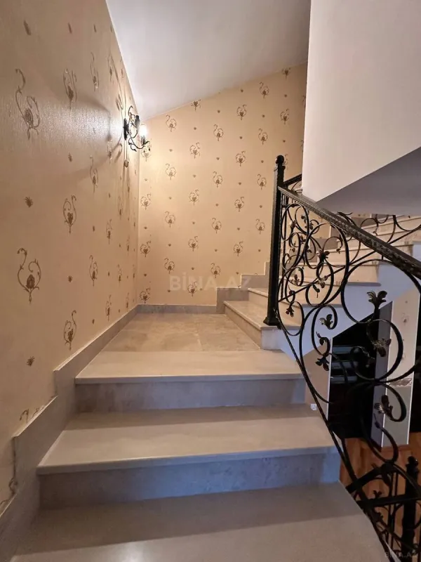 Satılır 6 otaqlı həyət evi 600 m²