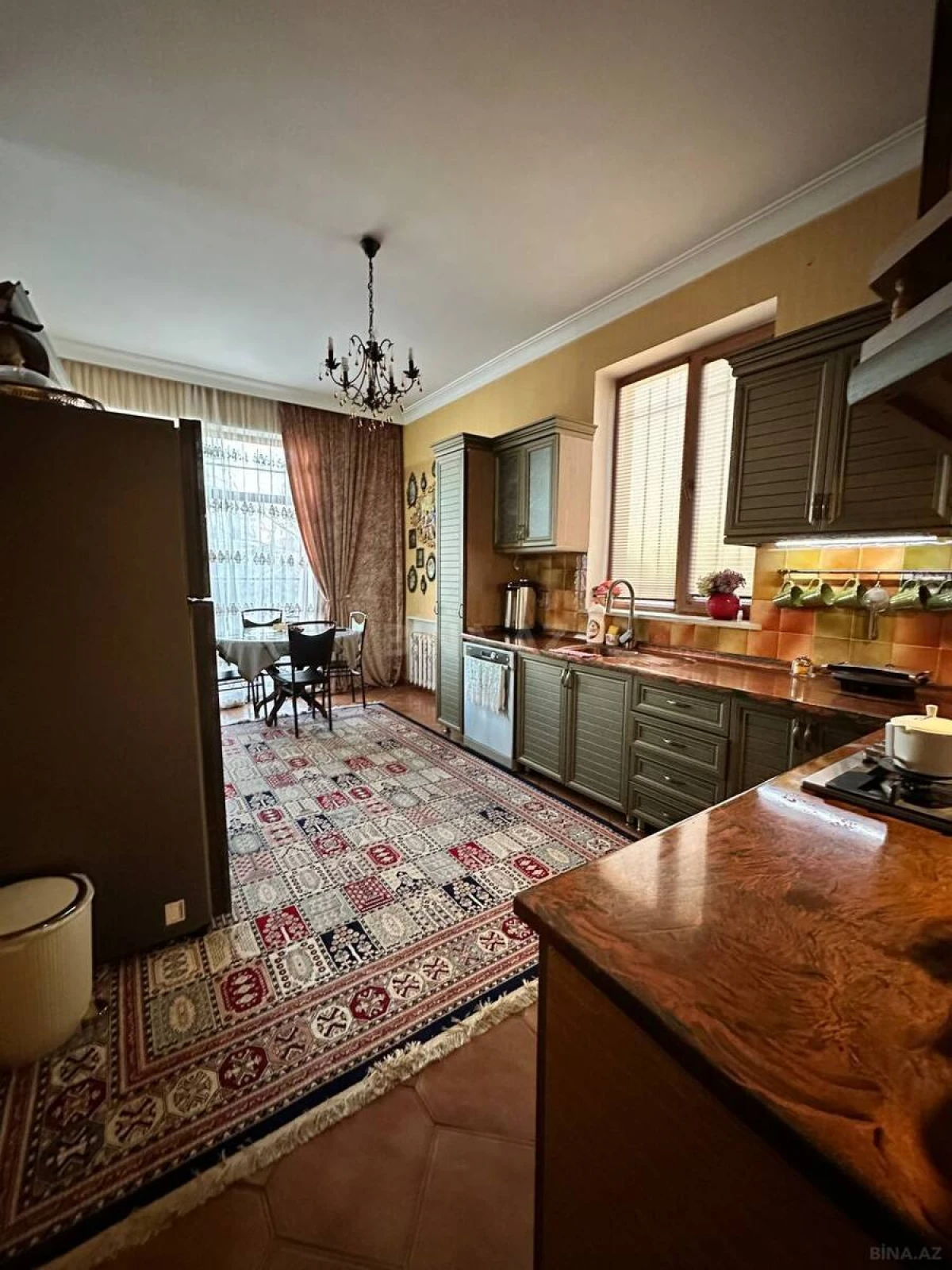 Satılır 6 otaqlı həyət evi 600 m²