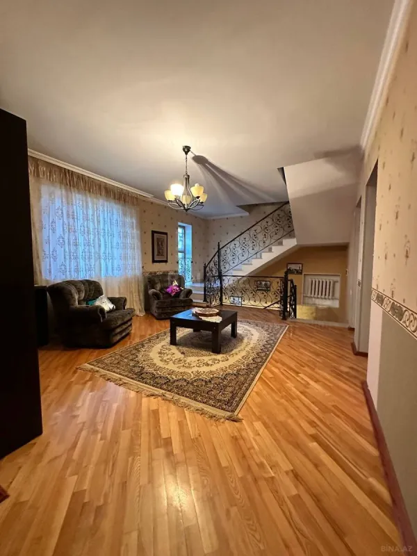 Satılır 6 otaqlı həyət evi 600 m²