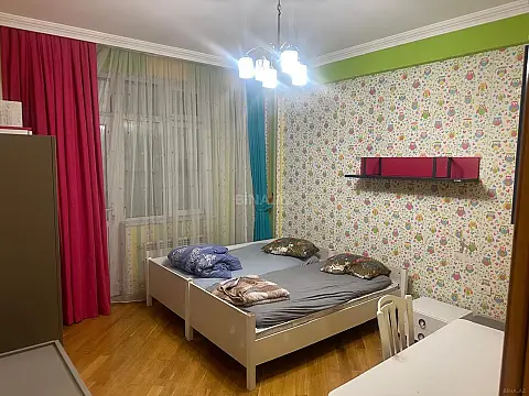 Kirayə verilir 3 otaqlı mənzil 140 m²