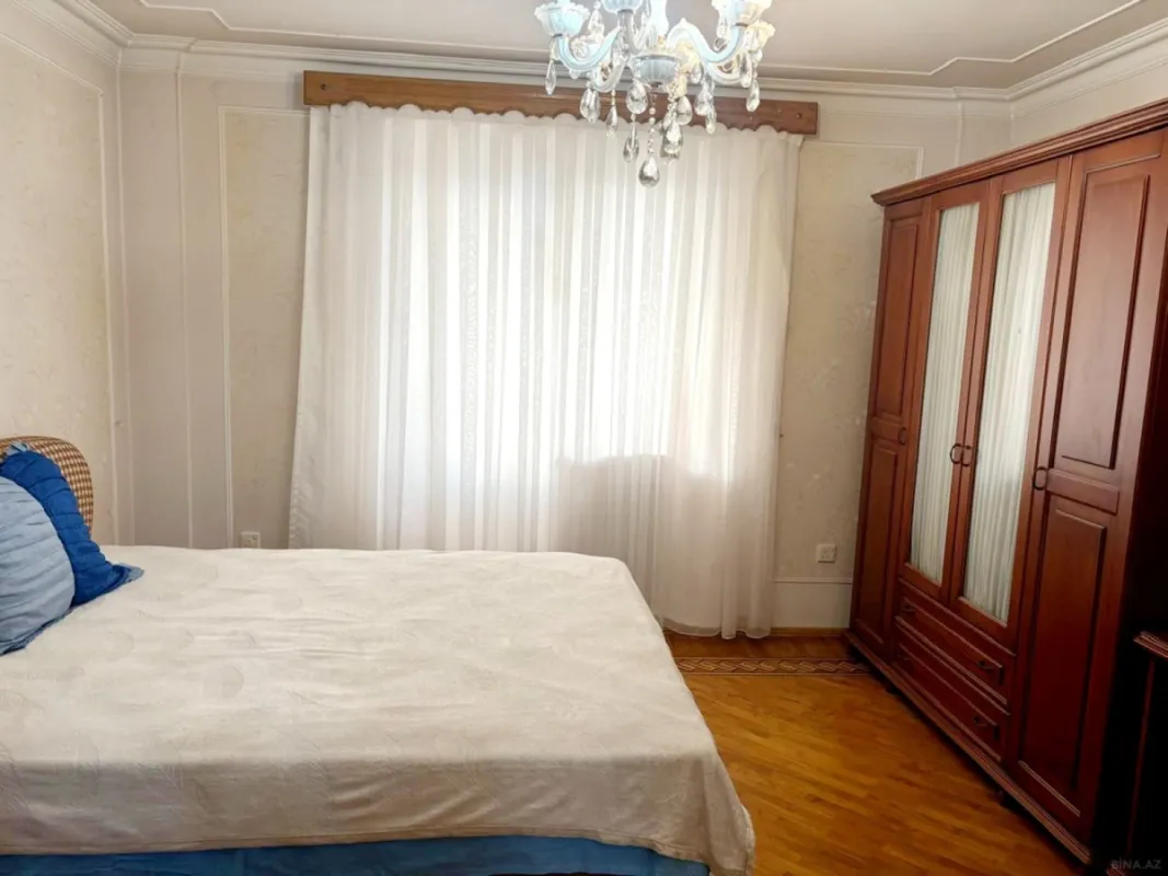 Kirayə verilir 6 otaqlı mənzil 260 m²