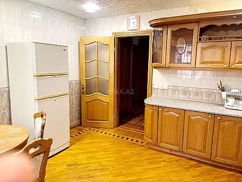 Kirayə verilir 6 otaqlı mənzil 260 m²