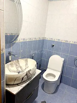 Kirayə verilir 6 otaqlı mənzil 260 m²