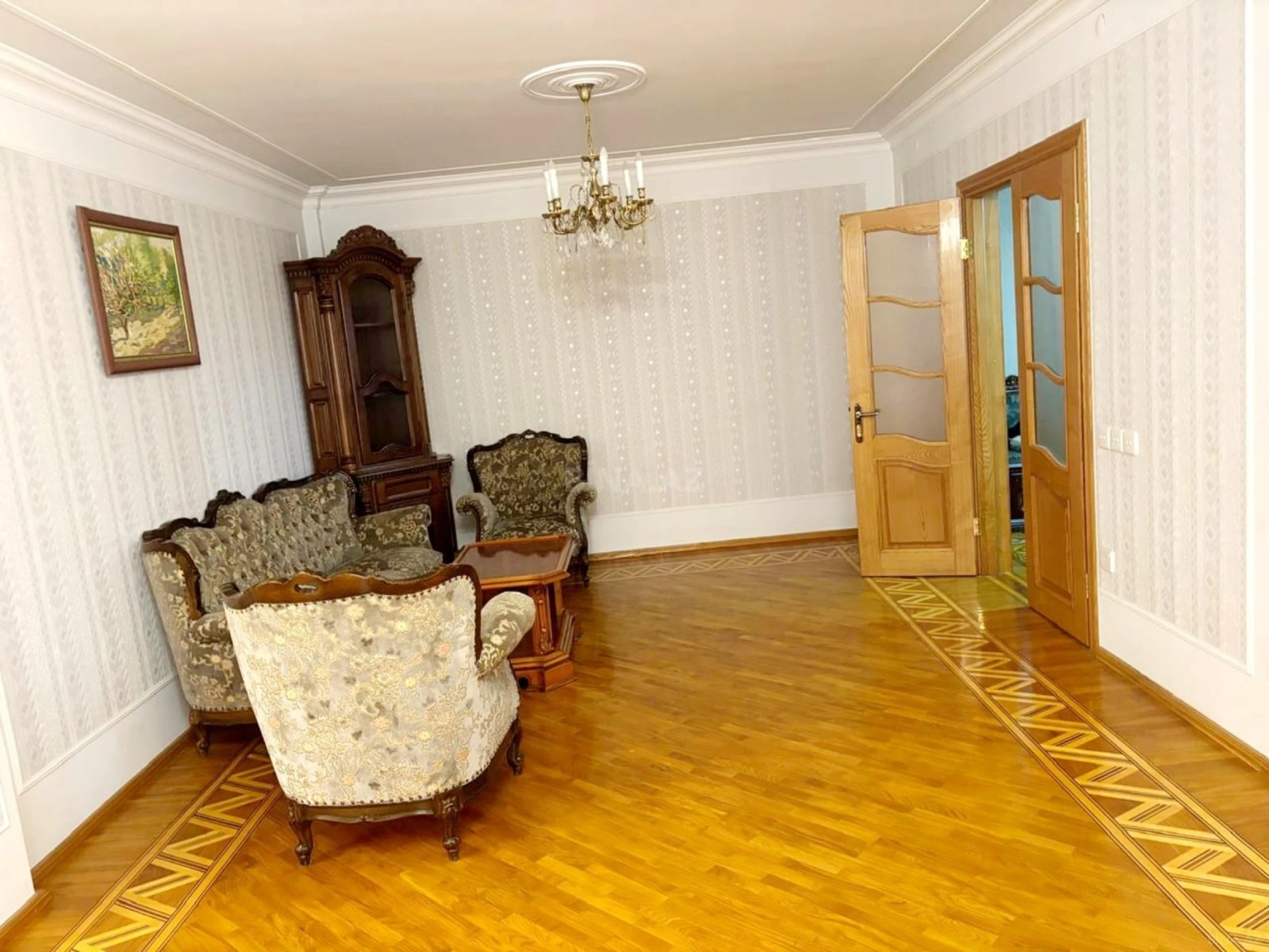 Kirayə verilir 6 otaqlı mənzil 260 m²