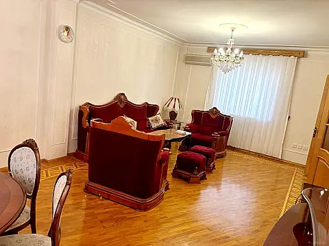 Kirayə verilir 6 otaqlı mənzil 260 m²