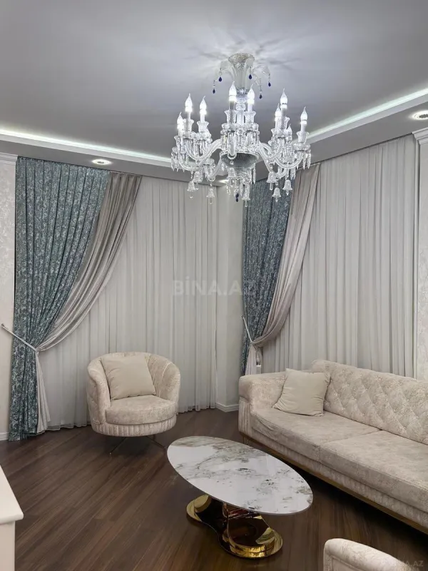 Satılır 3 otaqlı mənzil 151 m²